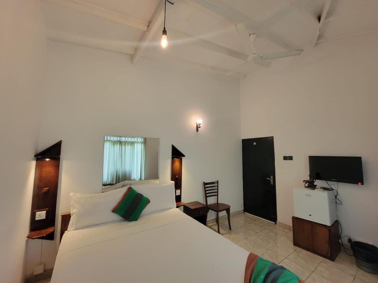 The Empyrean Airport Transit Hotel Katunayaka Exterior foto